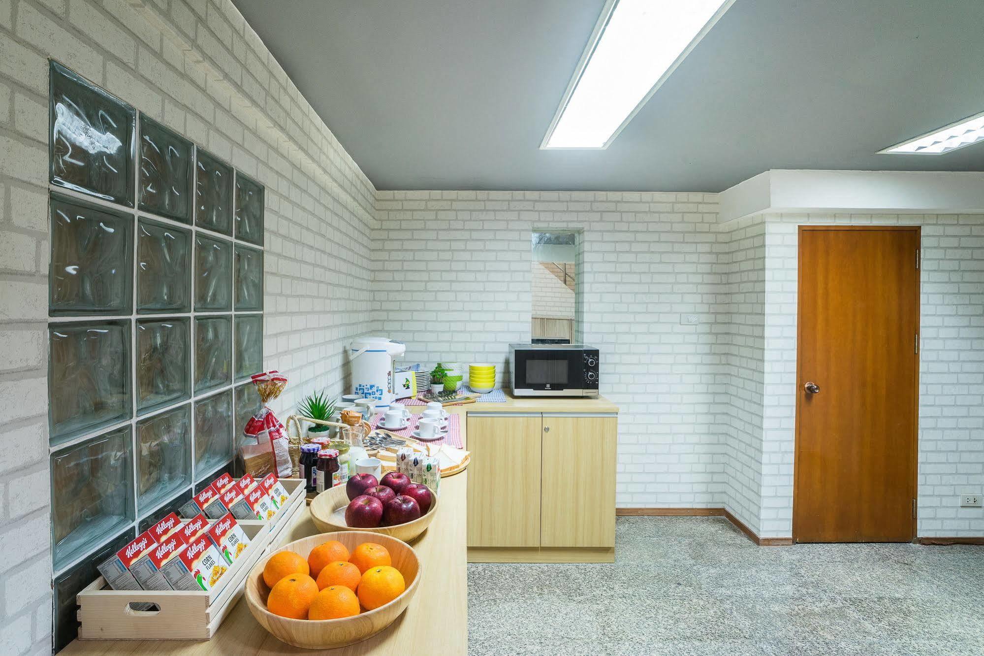 Hostel At Thonglor Bangkok Exterior photo